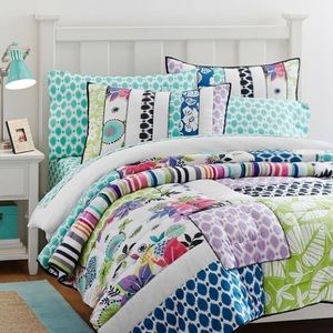 PBTeen Quilt and Standard Sham Set